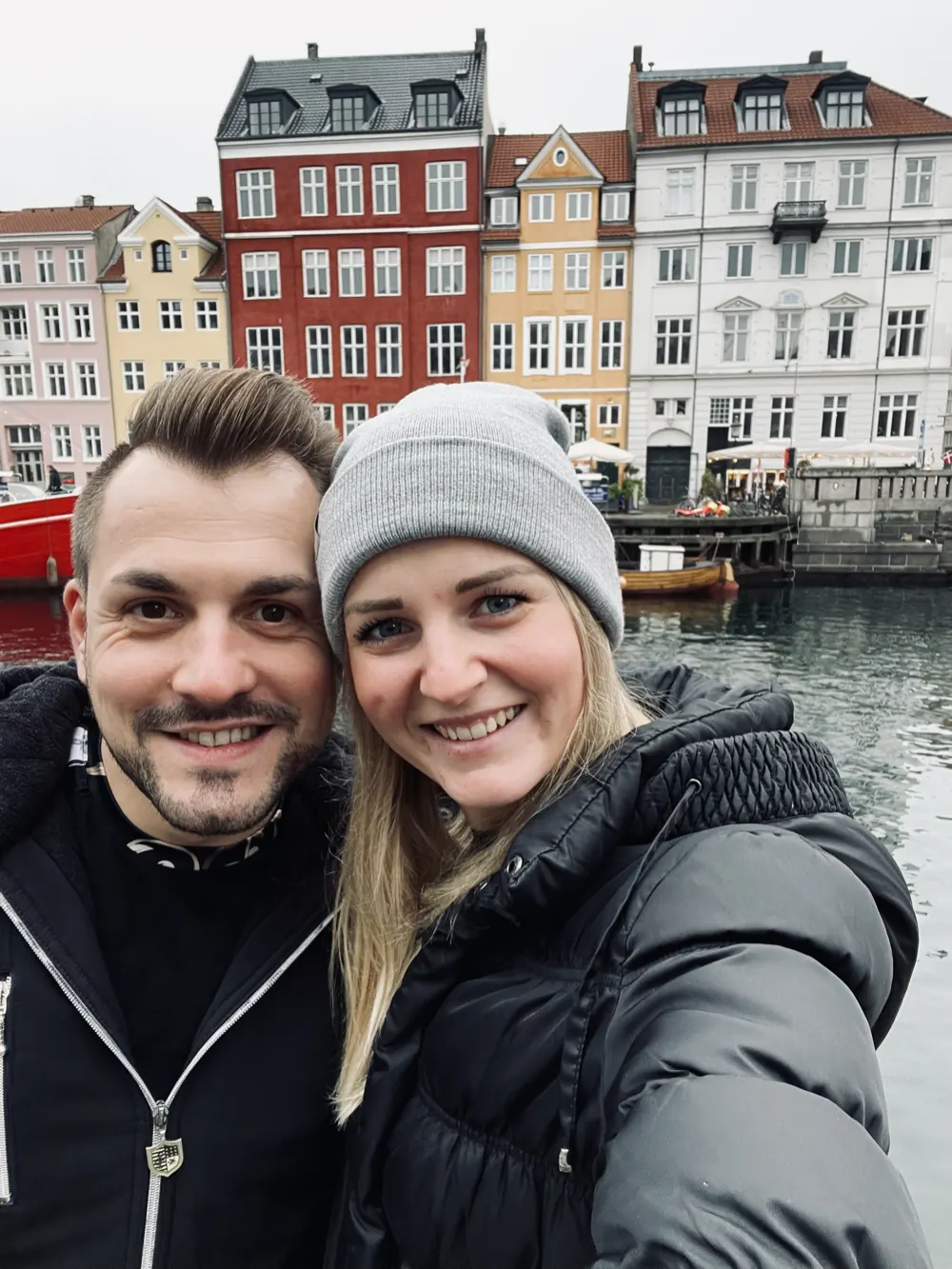 Julian und Ricci im Winter am Hafen von Kopenhagen